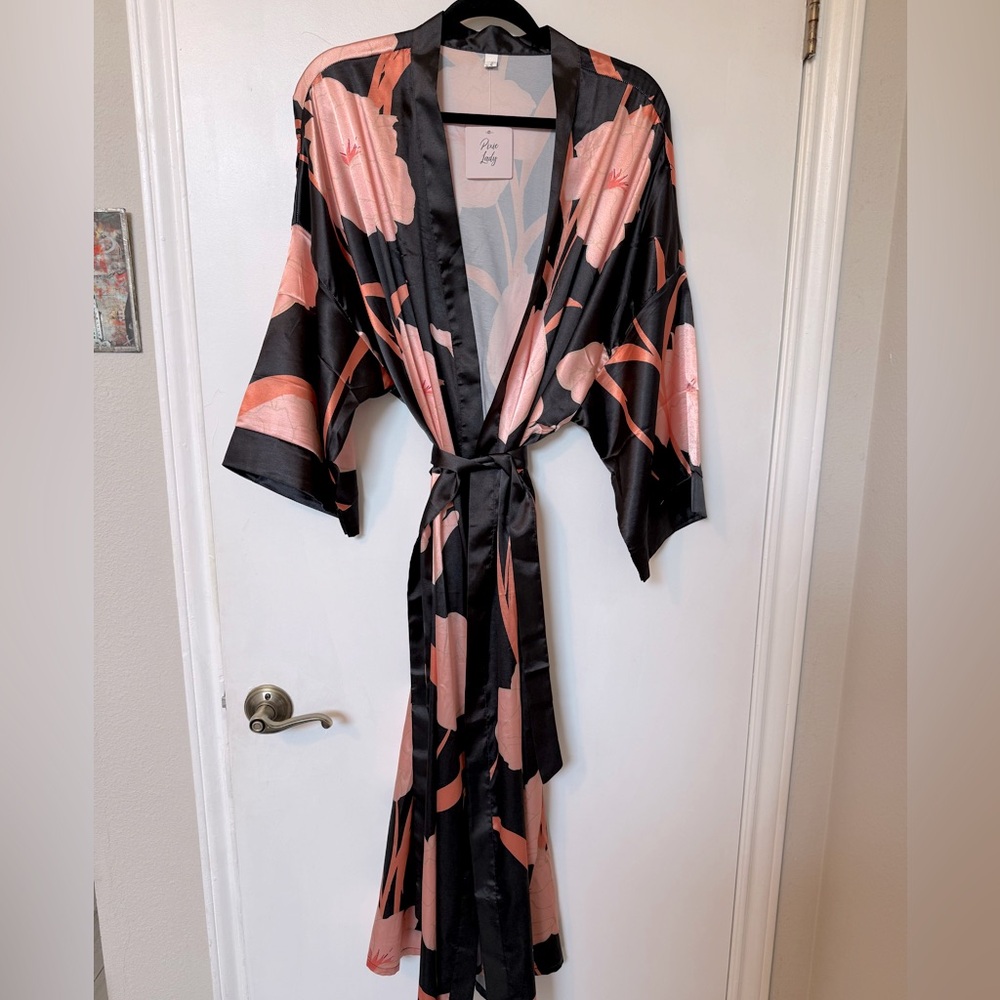 NWT Pixie Lady Plus Black & Pink Floral Longline Satin Robe - Size 1X-2X